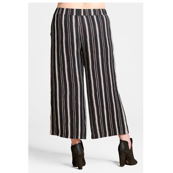 Plus Size Black Striped Wide Leg Boho Crop Pants - Picture 4 of 5